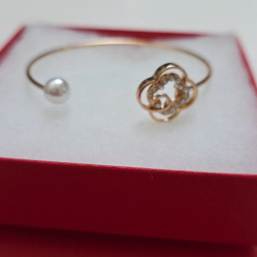 Elegant Gold and Silver Pearl Bracelet